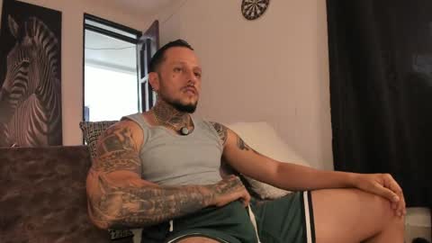 Snapshot of _emilio_escobar chatting on May 14, 4:47 pm Emilio online show from May 14, 4:47 pm