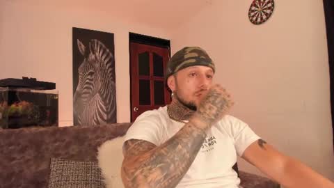 Snapshot of _emilio_escobar chatting on June 14, 10:39 am Emilio online show from June 14, 10:39 am