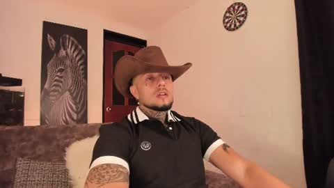 Snapshot of _emilio_escobar chatting on June 18, 9:09 am Emilio online show from June 18, 9:09 am