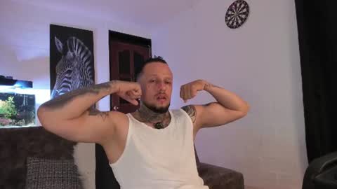 Snapshot of _emilio_escobar chatting on June 22, 7:27 am Emilio online show from June 22, 7:27 am