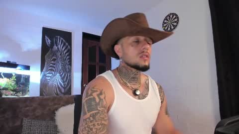 Snapshot of _emilio_escobar chatting on June 23, 9:29 am Emilio online show from June 23, 9:29 am