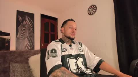 Snapshot of _emilio_escobar chatting on June 26, 8:30 am Emilio online show from June 26, 8:30 am