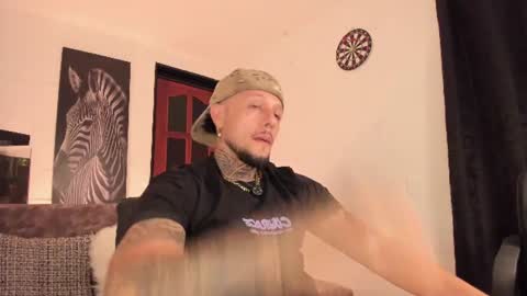 Snapshot of _emilio_escobar chatting on June 29, 9:48 am Emilio online show from June 29, 9:48 am