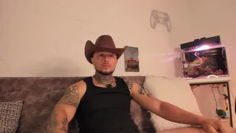 Snapshot of _emilio_escobar chatting on July 12, 10:28 am Emilio online show from July 12, 10:28 am