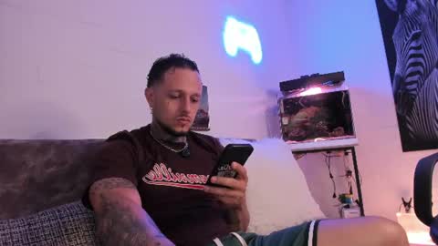 Snapshot of _emilio_escobar chatting on July 13, 10:29 am Emilio online show from July 13, 10:29 am