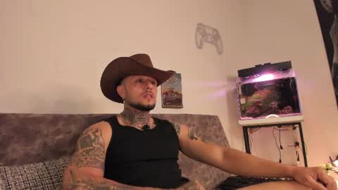 Snapshot of _emilio_escobar chatting on July 16, 10:21 am Emilio online show from July 16, 10:21 am
