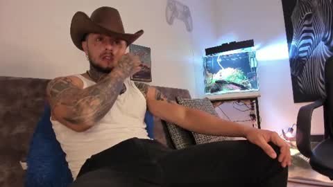 Snapshot of _emilio_escobar chatting on July 21, 10:06 am Emilio online show from July 21, 10:06 am