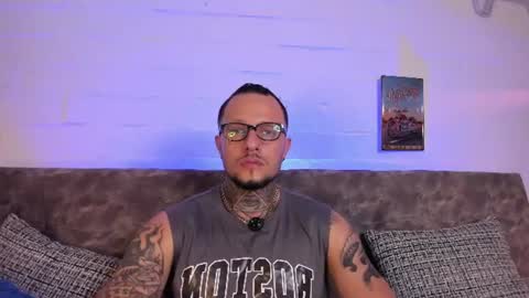 Snapshot of _emilio_escobar chatting on July 30, 6:23 am Emilio online show from July 30, 6:23 am