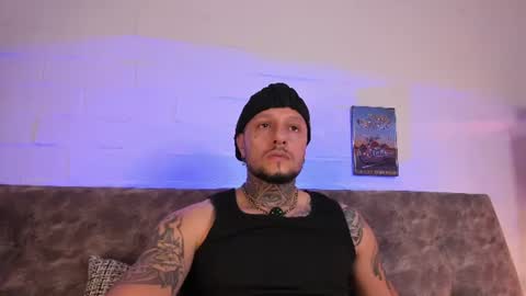 Snapshot of _emilio_escobar chatting on August 3, 9:48 am Emilio online show from August 3, 9:48 am