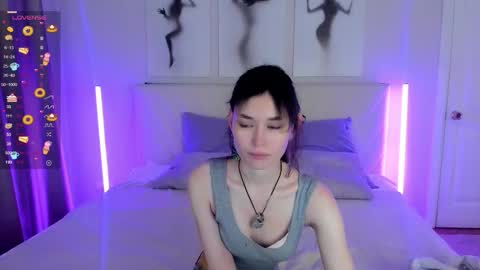 _emily__strike_ online show from November 14, 9:52 am