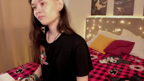 Snapshot of _emily__strike_ chatting on May 14, 2:07 am _emily__strike_ online show from May 14, 2:07 am