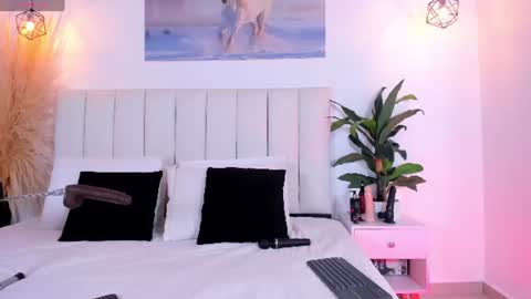 Snapshot of _emily_queen chatting on July 7, 5:32 am Emily Queen online show from July 7, 5:32 am