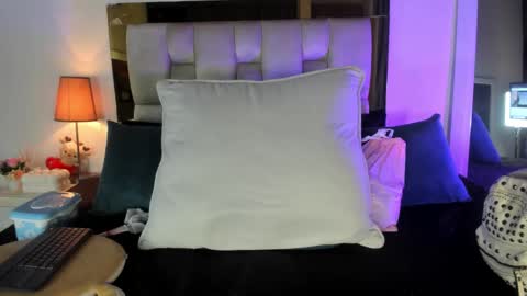 Isabella online show from February 5, 12:10 pm