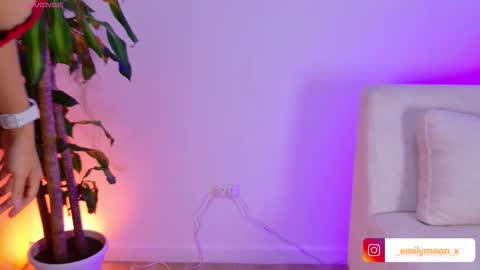 Snapshot of _emilymoon_x chatting on March 16, 1:22 am Emi online show from March 16, 1:22 am