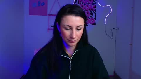 Snapshot of _emma_lay chatting on December 19, 12:45 pm Emma online show from December 19, 12:45 pm