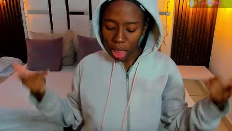 Emma online show from December 15, 1:59 pm