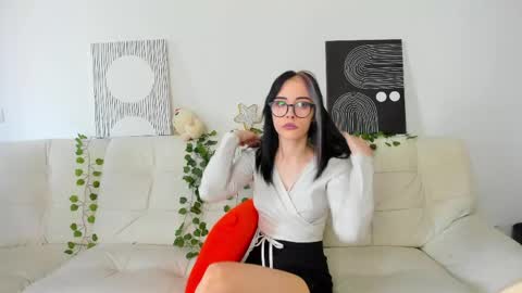 Snapshot of _emmarouse__ chatting on March 23, 8:18 am Emma online show from March 23, 8:18 am