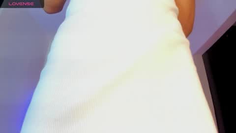 Snapshot of _emmaruiz chatting on May 18, 5:19 pm Emma online show from May 18, 5:19 pm