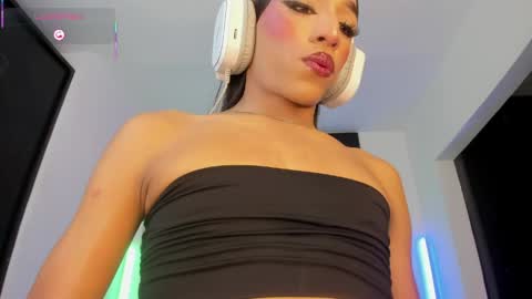 Snapshot of _emmaruiz chatting on May 30, 1:03 am Emma online show from May 30, 1:03 am