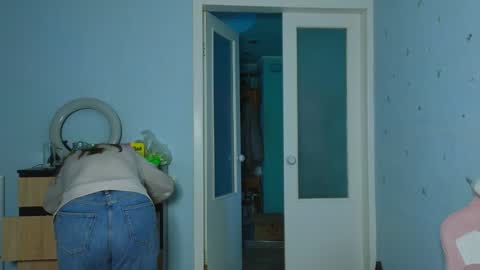 Snapshot of _enni__ chatting on February 4, 2:21 pm Sam online show from February 4, 2:21 pm