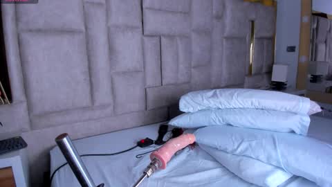 _eris_rose online show from November 5, 7:25 pm