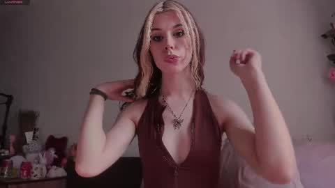 Snapshot of _eva_pleasure_ chatting on April 2, 8:34 am Eva online show from April 2, 8:34 am