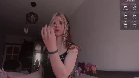 Snapshot of _eva_pleasure_ chatting on April 8, 6:35 am Eva online show from April 8, 6:35 am