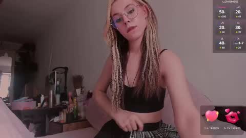 Snapshot of _eva_pleasure_ chatting on April 14, 8:53 am Eva online show from April 14, 8:53 am