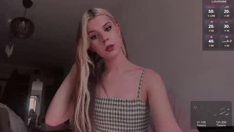 Snapshot of _eva_pleasure_ chatting on April 19, 8:13 am Eva online show from April 19, 8:13 am