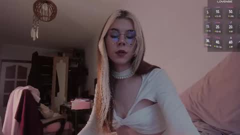 Snapshot of _eva_pleasure_ chatting on April 26, 9:07 am Eva online show from April 26, 9:07 am
