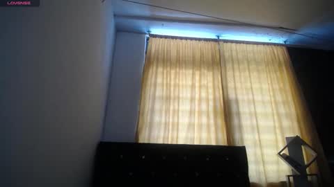  Exa help me position myself with your thumb up thanks  online show from December 21, 3:41 pm