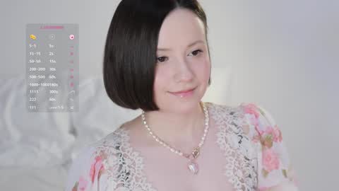 Essie  online show from February 5, 9:15 am