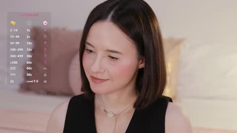 Essie  online show from September 12, 6:30 pm