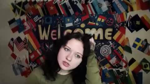 Snapshot of _foxy_lady chatting on November 17, 7:14 am Alice online show from November 17, 7:14 am