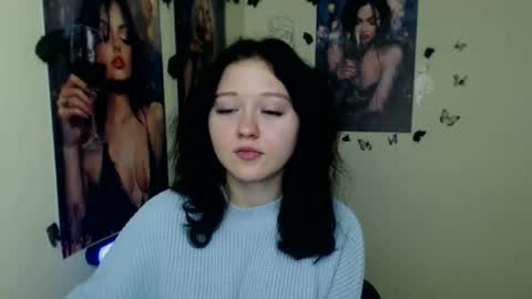 Snapshot of _foxy_lady chatting on November 25, 7:08 am Alice online show from November 25, 7:08 am