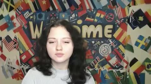 Snapshot of _foxy_lady chatting on November 27, 7:21 am Alice online show from November 27, 7:21 am