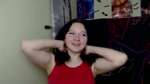 Snapshot of _foxy_lady chatting on December 4, 7:17 am Alice online show from December 4, 7:17 am