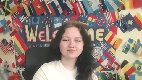 Snapshot of _foxy_lady chatting on April 2, 6:11 am Alice online show from April 2, 6:11 am