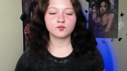 Snapshot of _foxy_lady chatting on May 26, 6:20 am Alice online show from May 26, 6:20 am