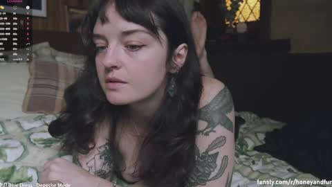 Snapshot of _freckles chatting on May 2, 12:48 am Jacqui Queen goddess motorcycle mozzarella Jaq next livestream see bio online show from May 2, 12:48 am