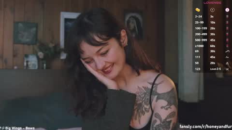 Snapshot of _freckles chatting on June 5, 10:26 pm Jacqui Queen goddess motorcycle mozzarella Jaq next livestream see bio online show from June 5, 10:26 pm