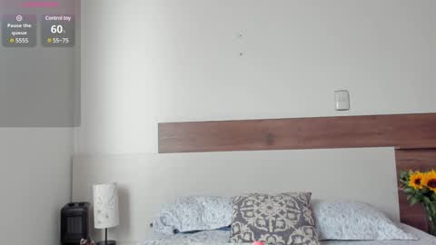 Snapshot of _fullmoon chatting on January 12, 9:19 pm fullmoon online show from January 12, 9:19 pm