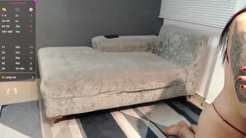 Snapshot of _funny_room_ chatting on February 12, 8:07 pm Laura Juan online show from February 12, 8:07 pm