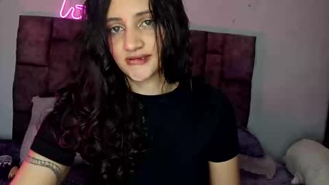 Snapshot of _gabbyx_ chatting on May 31, 8:32 pm Gabby online show from May 31, 8:32 pm