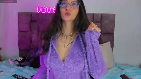 Snapshot of _gabbyx_ chatting on June 9, 1:56 pm Gabby online show from June 9, 1:56 pm