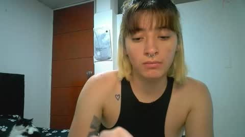 Snapshot of _genesid_dixton chatting on May 8, 11:54 pm Mia-foster online show from May 8, 11:54 pm