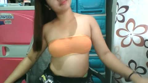 Snapshot of _genevieve22_ chatting on June 30, 1:39 am genny online show from June 30, 1:39 am