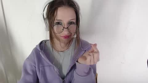 Hannaolotl online show from February 3, 1:05 pm