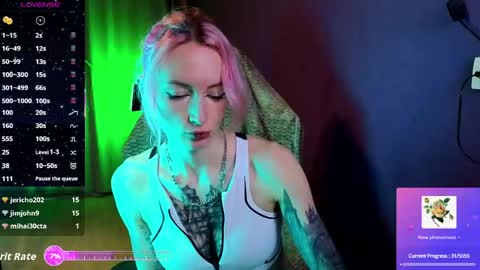 Snapshot of _helencarter chatting on May 4, 8:27 pm Helen Carter 3 Next stream 2330 MSC online show from May 4, 8:27 pm