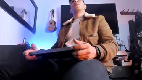 Heracles online show from December 8, 3:45 pm